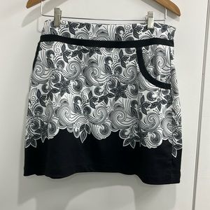 Barely worn Maggie Lane golf skirt black and white pattern size large